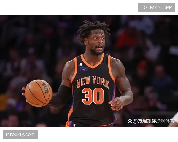 沙奎尔低位背打主导禁区，区别于约基奇组织型内线